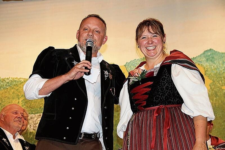 Hoch zufrieden! Am Ende des in jeder Beziehung gelungenen Abends lachten Dirigentin Sabine Bader-Oberli und Präsident Raymond Tanner wie Maikäfer im Frühling.