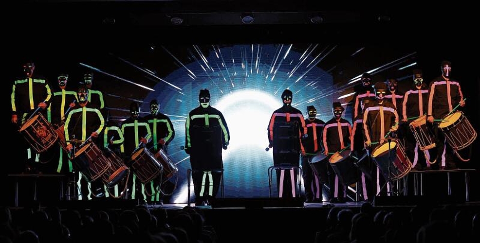 Die Tambouren in ihrem futuristischen Auftritt «Goodspeed».