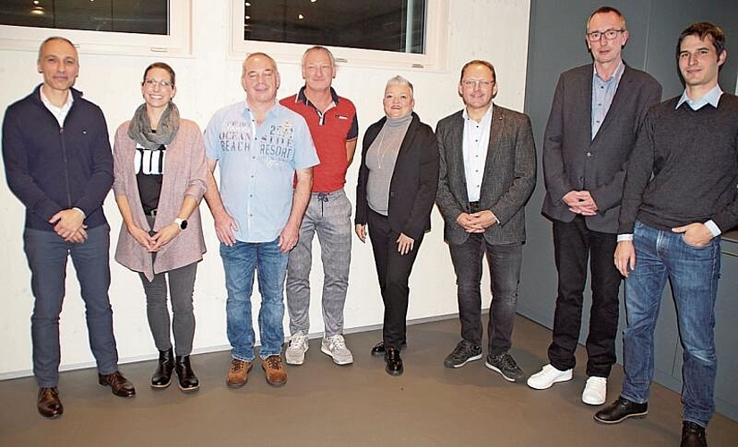 Kandidierende der Gemeindekommission: Patrick Tschudin, Sibille Meyer, Marcel Burkhard, Marcel Iglesias, Sonia Gubitoso, Rolf Hintermann, Hansförg Deppeler und Jakob Baader. Es fehlt Patrick Meier  (v.l.).Fotos: O. Graf