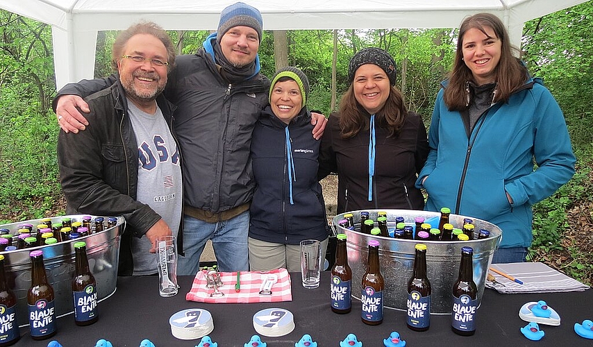 Das Team von der Mikrobrauerei Blaue Ente um Geschäftsführerin Claudia Di Feliciantonio (Mitte) überraschte mit einem vielfältigen Biersortiment.
