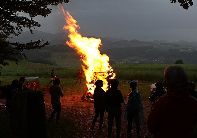 Letzten Freitag brannten an sechs Orten in der Schweiz Höhenfeuer, wie hier auf dem Zunzgerberg bei Hölstein.

