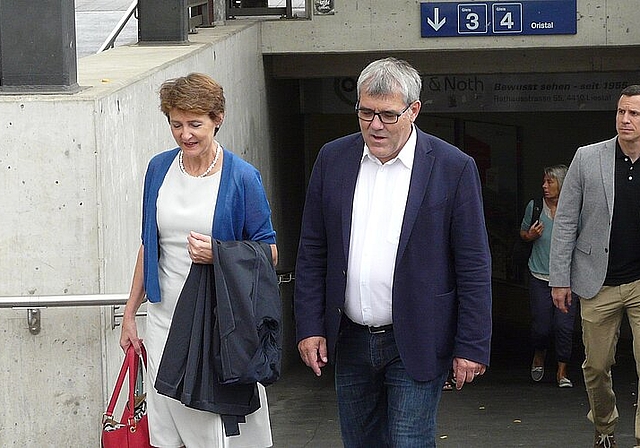 Ankunft in Liestal: Bundesrätin Simonetta Sommaruga wird von Nationalrat Eric Nussbaumer am Zug abgeholt. Fotos: A. Jegge

