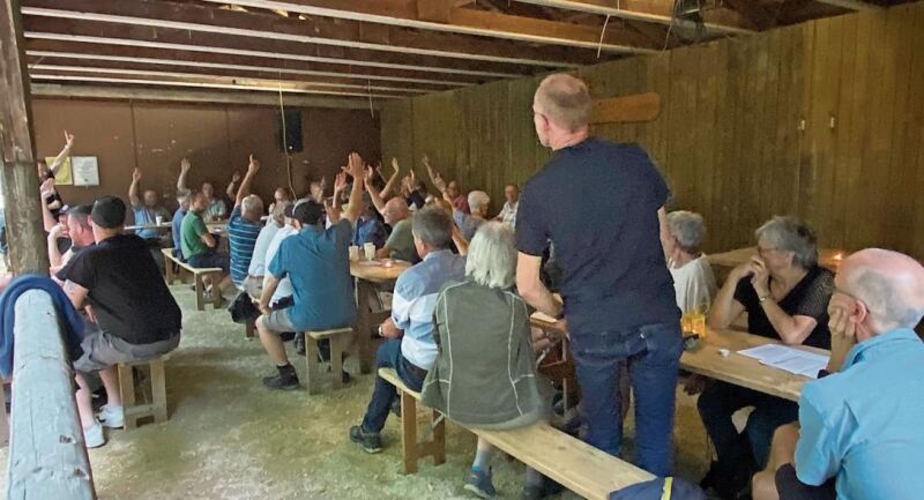 Die Bürgerversammlung fand in der Bürgerschutzhütte im Holzenberg statt.