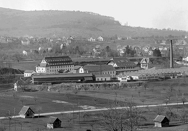 Die Florettspinnerei Ringwald in Füllinsdorf im Jahr 1918, Blick vom Schleifenberg über den unverbauten Talboden in Richtung Frenkendorf. Foto: Staatsarchiv Basel-landschaft
