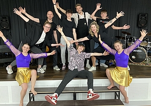 Vera Bitterlin, Nevis Thommen, Ella Bitterlin (vorne v.l.), Mitte: Lynn Hasler, Cindy Thommen, hinten: Jérôme von Allmen, Elijah Thommen, Matthias Steinmann, Janik Werlen. Foto: zVg