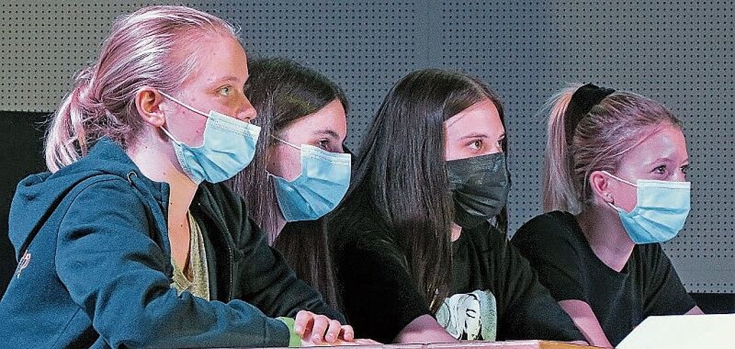 In der Theaterklasse: Aufmerksamkeit in der Beobachtung und stark im Auftritt.
