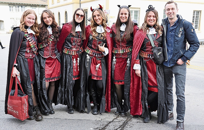 Die Fasnacht beginnt am Bahnhof. 