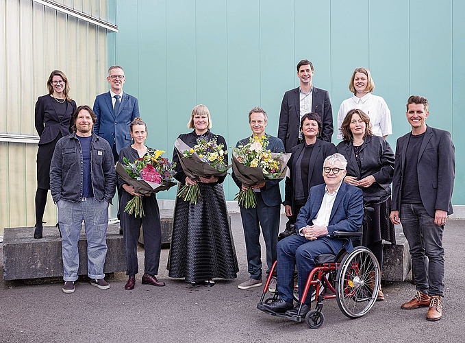 Von links: Helena Mettler (Leiterin Abteilung Kulturförderung), Olivier Joliat (Kulturrat), Markus Eigenmann, Vera Schnider, Nicole Bernegger, Alex Hendriksen, Reto Tschudin, Barbara van der Meulen (Kulturrätin), Jürg Gohl (Kulturrat), Barbara Pia Von links: Helena Mettler (Leiterin Abteilung Kulturförderung), Olivier Joliat (Kulturrat), Markus Eigenmann, Vera Schnider, Nicole Bernegger, Alex Hendriksen, Reto Tschudin, Barbara van der Meulen (Kulturrätin), Jürg Gohl (Kulturrat), Barbara Piatti (Kulturrätin), Esther Roth (Leiterin Amt für Kultur), Flavian Graber (Kulturratspräsident).Fotos: Matthias Willi