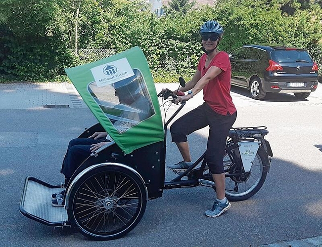 «Strammes Wadentraining», denn auch bei einer E-Rikscha ist Treten angesagt. Foto: zvg