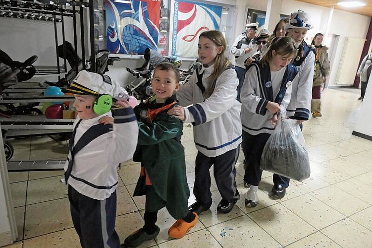 Der Kinderball in der Mehrzweckhalle mit Zvieri und Guggekonzert war höchst begehrt und gut besucht.