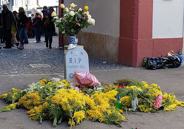 Ein Denkmal für die Fasnacht vor dem Törli in Liestal. Foto: M. Herrmann
