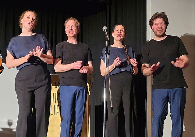 Immer in Bewegung: v.l. Nora Roth, Res Würmli, Cordula Lötscher und Philippe Rayot von Cantuccini, vier A Cappella.Foto: Ursula Roth
