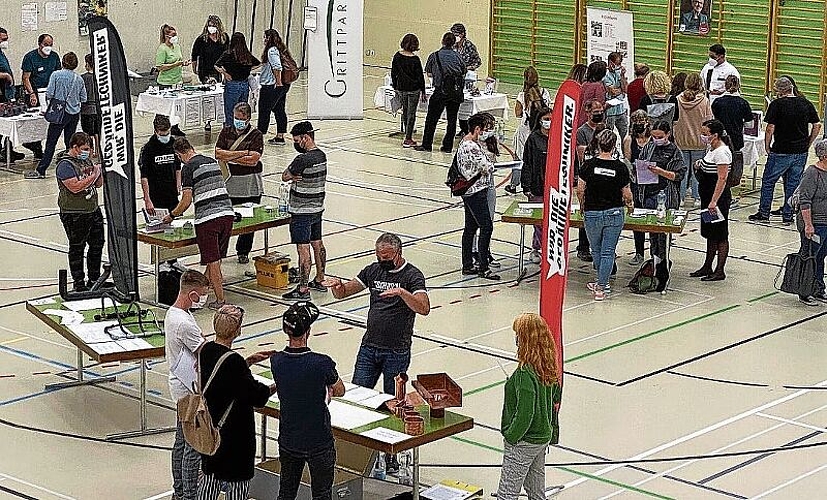 Firmen und KMU-Betriebe gaben Einblick in Berufe.Fotos: zvg
