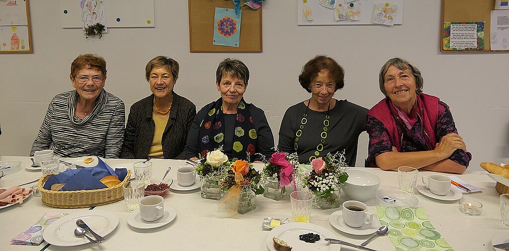 Die anwesenden Initiantinnen und Pionierinnen des damaligen Zyschtigzmorge vor 40 Jahren: v.l. Erika Berner, Brigitte Heckendorn, Marianne Heimgartner, Ruth Koch, Ursula Handschin. Foto: ZVG
