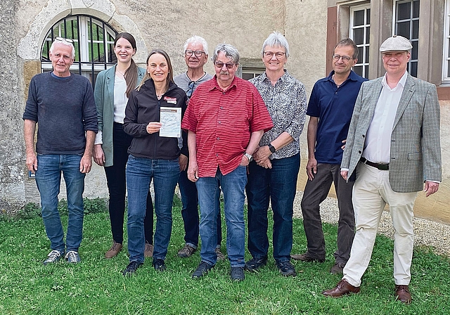 Die Projektgruppe freute sich mächtig: Hans Weber (Gemeinde Langenbruck), Mirjam Stawicki (Schweiz Mobil), Bettina Gysin (Baselland Tourismus), Walter Wenger (Verein Langenbruck Tourismus), Robert Horbaty (Wanderwege beider Basel), Doris Capaul (Amt