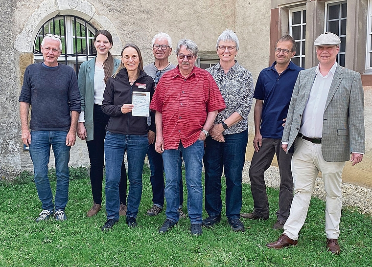 Die Projektgruppe freute sich mächtig: Hans Weber (Gemeinde Langenbruck), Mirjam Stawicki (Schweiz Mobil), Bettina Gysin (Baselland Tourismus), Walter Wenger (Verein Langenbruck Tourismus), Robert Horbaty (Wanderwege beider Basel), Doris Capaul (Amt