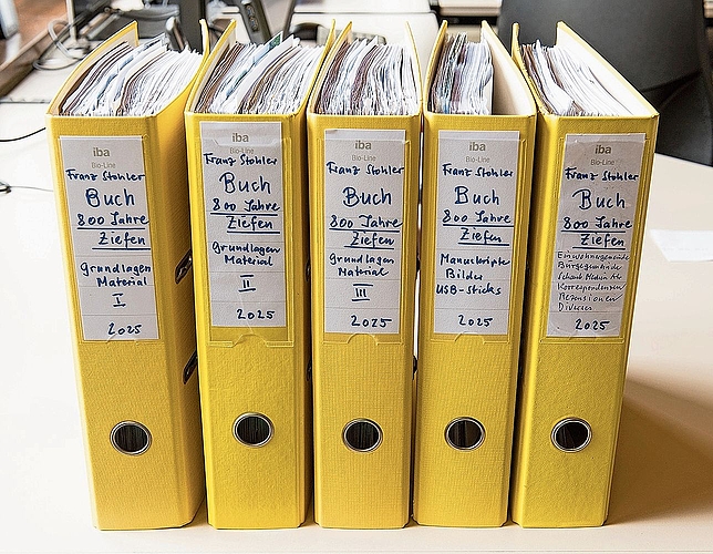 Aus diesen fünf Bundesordern, voll mit Manuskripten, entstand das Werk von Franz Stohler. Foto: zVg