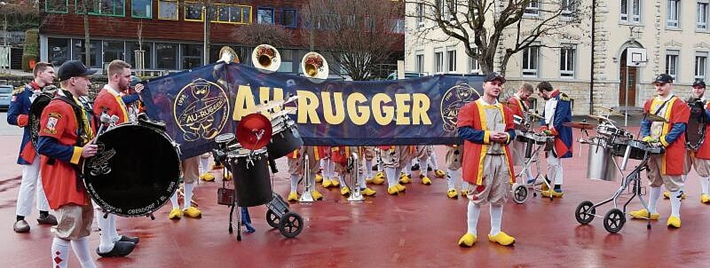 Neues Banner zum Jubiläum. Fotos: B. Eglin