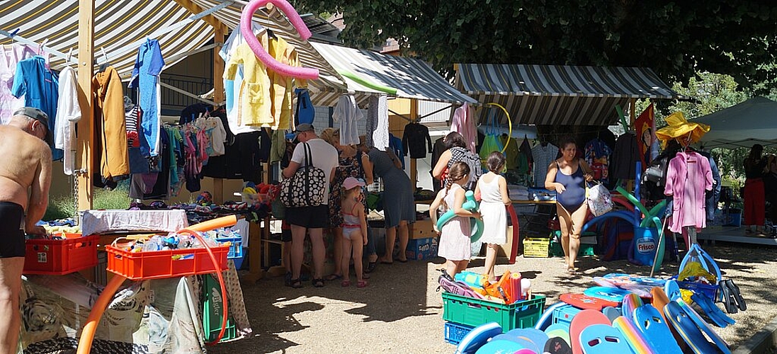 Der Flohmarkt lud zu einem kleinen Bummel ein.