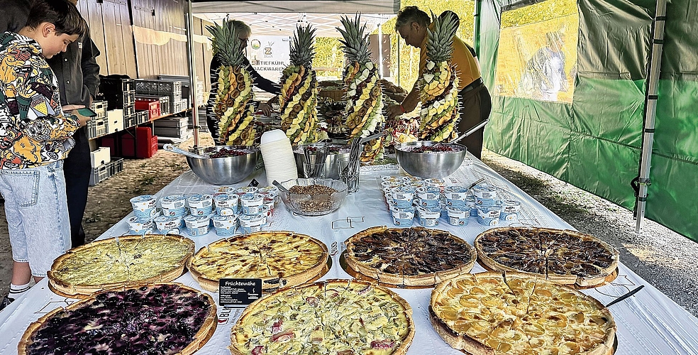Reichhaltiges Buffet. Fotos: E. Bachmann Reichhaltiges Buffet. Fotos: E. Bachmann