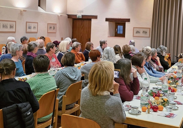 Präsidentin Elisabeth Christen-Augstburger erzählteeine schöne Weihnachtsgeschichte.Fotos: U. Roth