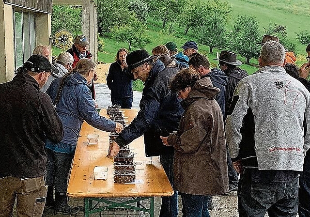 Die Kirschenproduzent/-innen an der Degustation.Fotos: zvg
