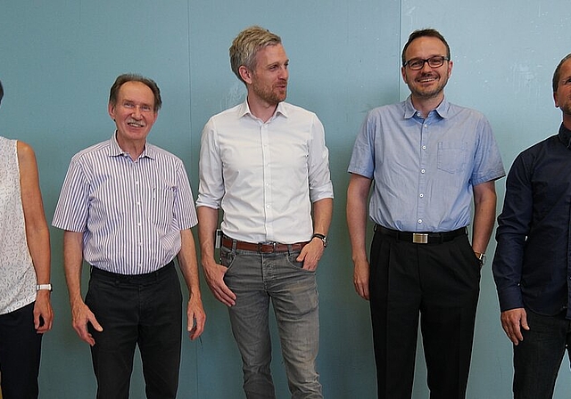 Doris Petermann, Naturheilpraktikerin; Albert Gort, Infostelle Elektrosmog; Adrian Gaugler, Moderator; Marcel Hofmann, Elek-troingenieur, Tobias von Mandach, Sunrise. Foto: E. Gysin