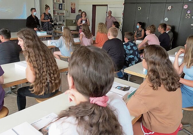 Ein Meilenstein im Bildungswesen des Kantons: flächendeckend die ersten Notebooks in der 1.-Sek-Klasse. Foto: S. van Riemsdijk