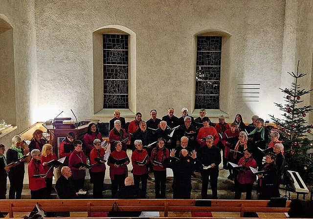Die beiden Chöre singen gemeinsam.Fotos: u. roth
