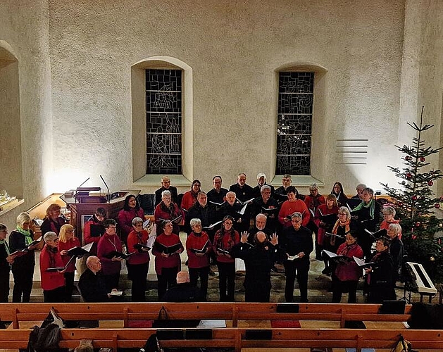 Die beiden Chöre singen gemeinsam.Fotos: u. roth
