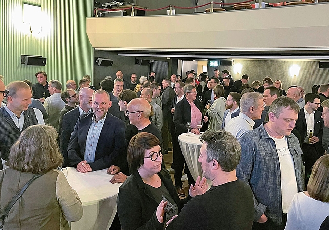 Rund 250 Personen von Oberbaselbieter KMU nutzten den Abend im Gelterkinder Marabu für persönliche Kontakte.  Foto: M. Stöcklin