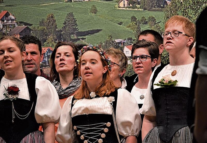 Das gemeinsame Schlusssingen begeisterte das Publikum. Fotos: s. van riemsdijk
