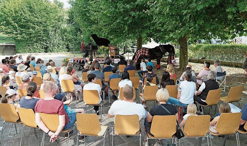 Das zahlreiche Hölsteiner Publikum. Fotos: E. Gysin
