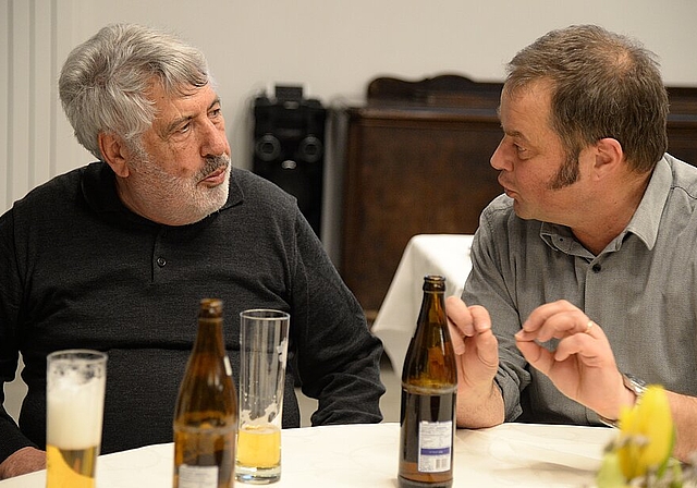 Radolf von Salis, Physiker (l.) und Gastgeber Pfarrer Hanspeter Schürch. Foto: E. Gysin