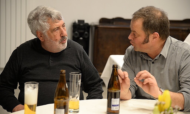 Radolf von Salis, Physiker (l.) und Gastgeber Pfarrer Hanspeter Schürch. Foto: E. Gysin