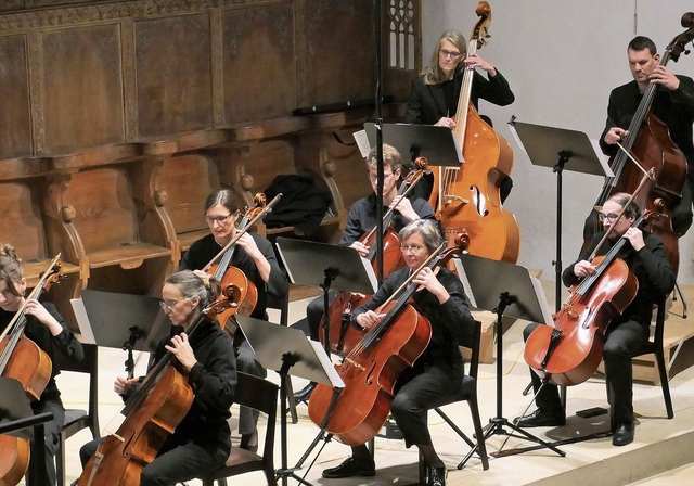 Cellos und Kontrabasse mit dunkeln, geheimnisvollen Klängen eröffnen die «Unvollendete» von Schubert.Fotos: Pier-Giuseppe Cacciatori