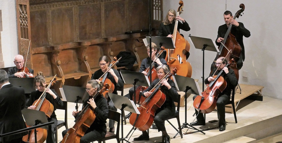 Cellos und Kontrabasse mit dunkeln, geheimnisvollen Klängen eröffnen die «Unvollendete» von Schubert.Fotos: Pier-Giuseppe Cacciatori