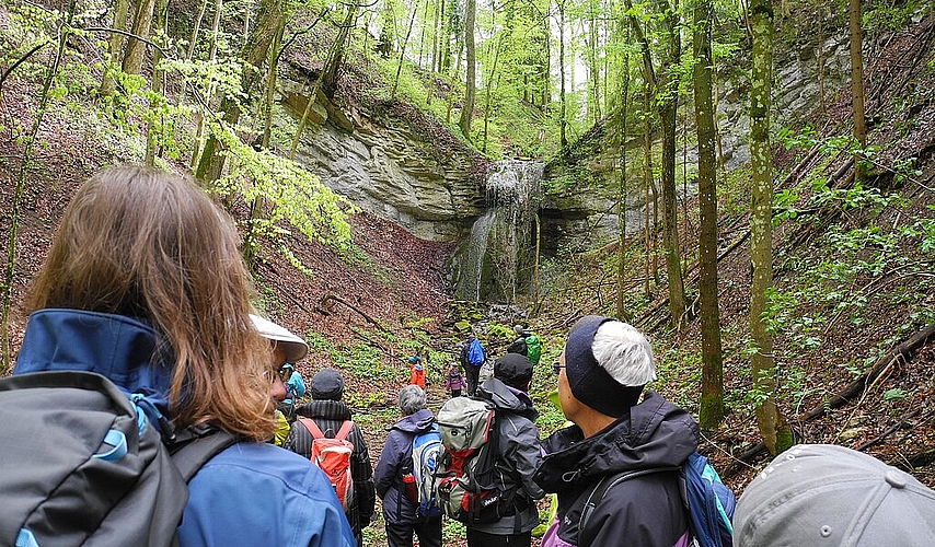 Wasser war das Thema der geführten Wanderung, hier am Wasserfall des Murenbach. fotos: j. hug
