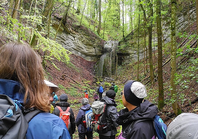 Wasser war das Thema der geführten Wanderung, hier am Wasserfall des Murenbach. fotos: j. hug
