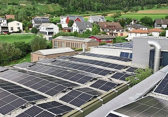 Die Solaranlage mit Blick auf den Dielenberg. Foto: zvg
