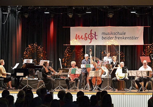 Seit vielen Jahren bietet die renommierte Musikschule mit seinen 28 Lehrerinnen und Lehrern einen qualitativ hochstehenden Musikunterricht an.