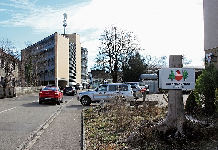 Der bisherige Werkhof der Bürgergemeinde an der Rosenstrasse mit seiner prekären Ausfahrt-Situation wird frei für die städtebauliche Entwicklung.Fotos: M. Schaffner