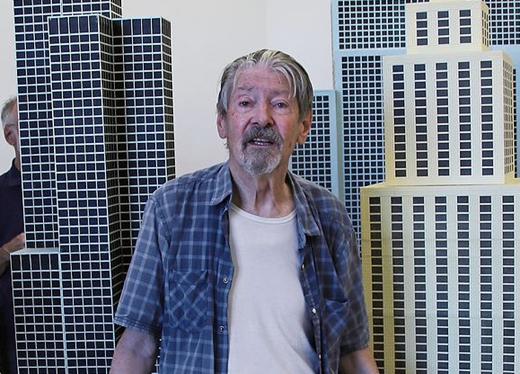 Peter Brunner Brugg orientiert sich am menschlichen Mass, auch wenn er mit architektonischen Objekten arbeitet («Das Mass aller Dinge», 1999).Foto: M. Schaffner