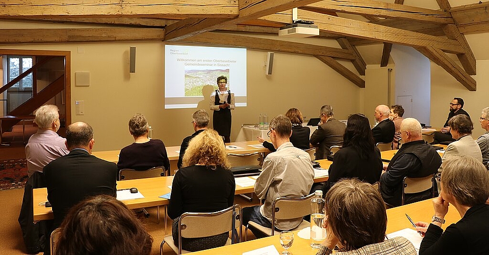 Vereinspräsidentin Christine Mangold begrüsst die Vertreterinnen und Vertreter der 22 Gemeinden und der regionalen Leistungserbringer. Foto: M. Schaffner