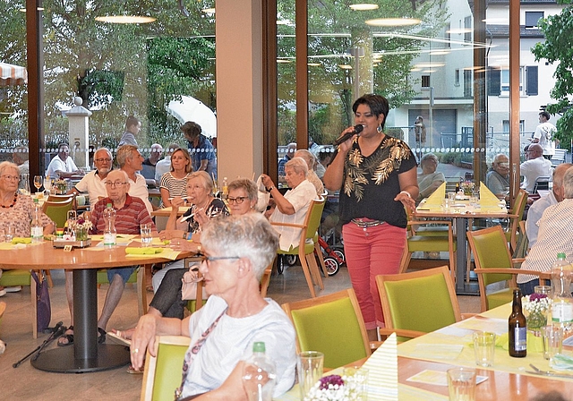 Sarah Jane nahm die Gäste mit auf eine schwungvolle Musikreise.  Fotos: S. van Riemsdijk