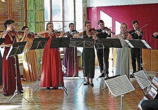 Das Kammerorchester in der Aufstellung bei Mendelssohn und Mozart.
