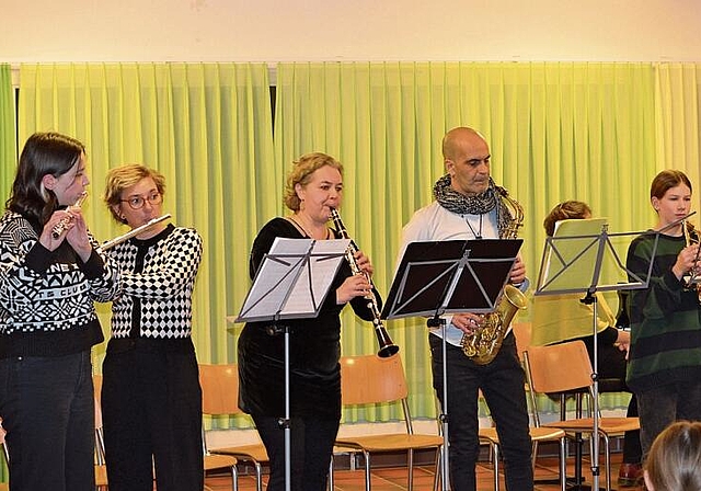 Die Lehrerschaft begeisterte das Publikum mit dem Stück Noël Provençale.
