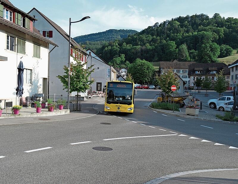 Der noch etwas verwaiste Reigoldswiler Dorfplatz. Foto: E. Gysin
