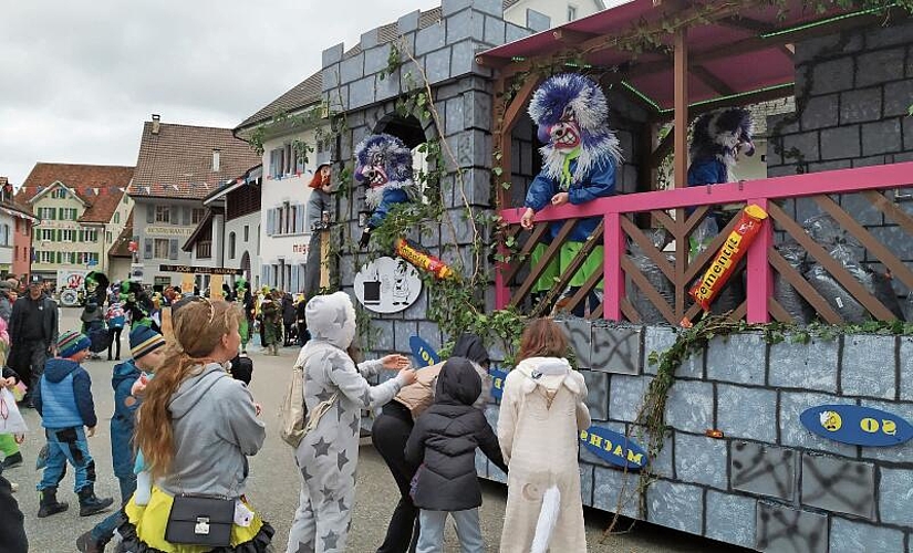 Die Kinder freuten sich über die vielen Süssigkeiten. Fotos: S. van Riemsdijk