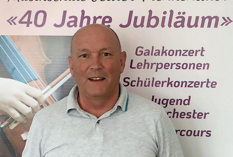 Andreas Jörin ist seit vier Jahren die treibende Kraft hinter der 
jubilierenden Musikschule.Fotos: S. van Riemsdijk